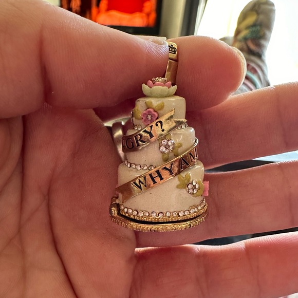 Juicy couture cake charm “why am I always hungry” - Picture 2 of 5